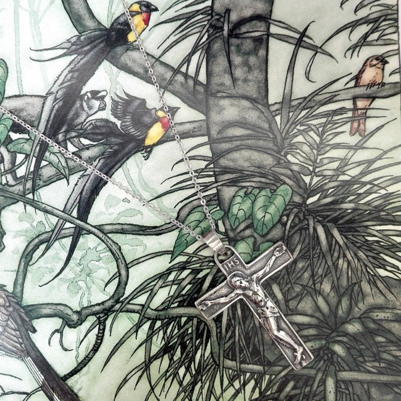 Collar Colgante Cruz de Plata envejecida con Cristo crucificado para Hombre Incluye Cadena de Plata de 45 cm y Estuche para Regalo